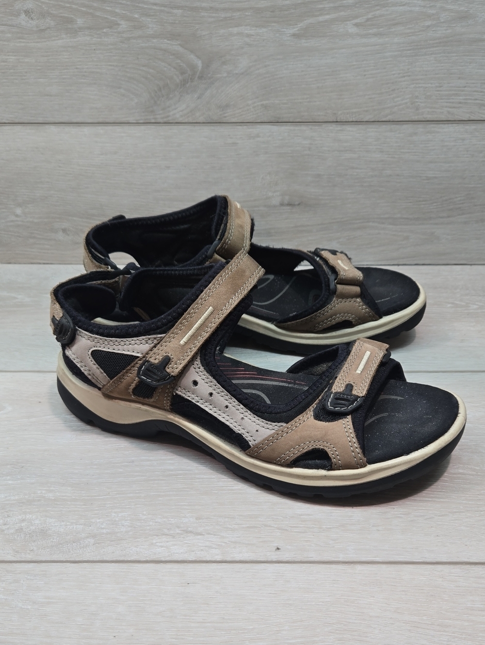 Ecco Women Yucatan Comfortable Beige & Black Outdoor Sandals Shoes Sz 41/10